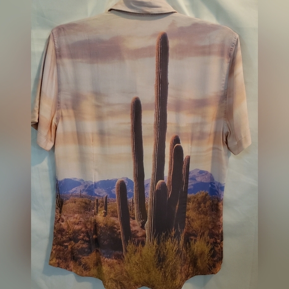 Guess NWT Button-down Desert Scene Shirt, Medium Slim Fit - Picture 3 of 7